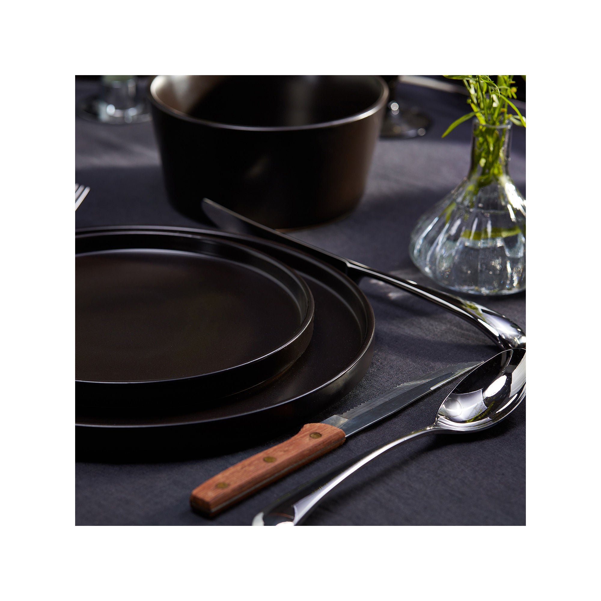 Stone Lain 16 Pieces Stoneware Round Dinnerware Set, Service for 4 in Black Matte, Fashionable Moder