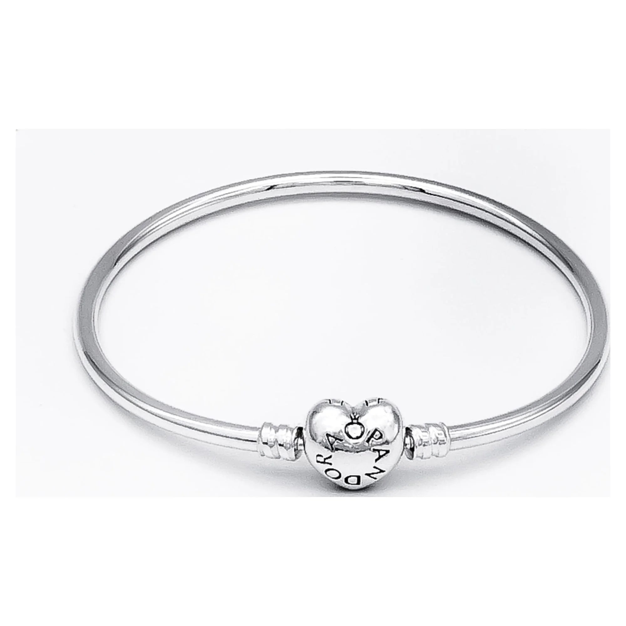 Pandora 596268-17 Moments Sterling Silver Bangle with Heart Clasp (17 cm)