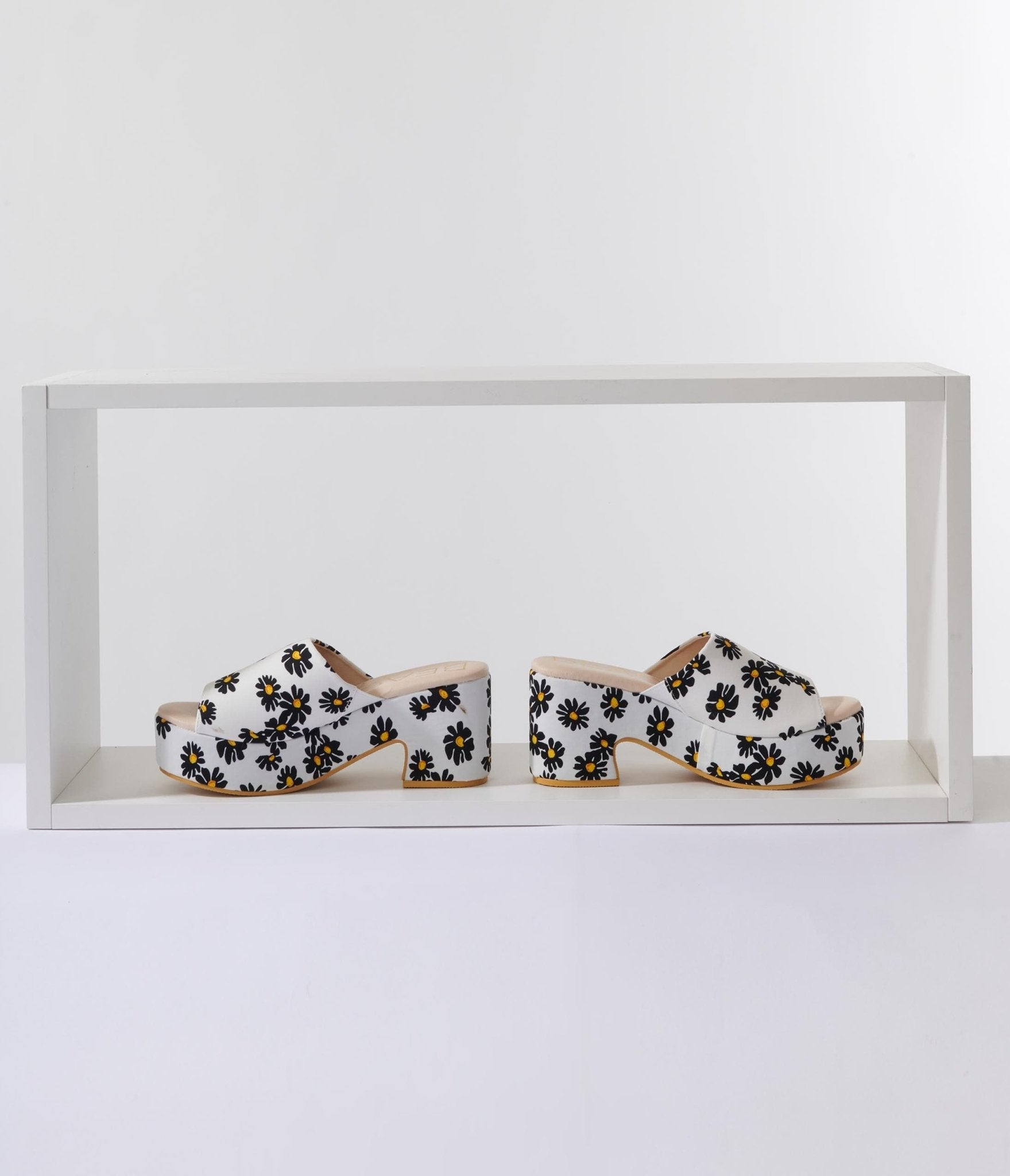 White & Black Daisy Print Platform Mule