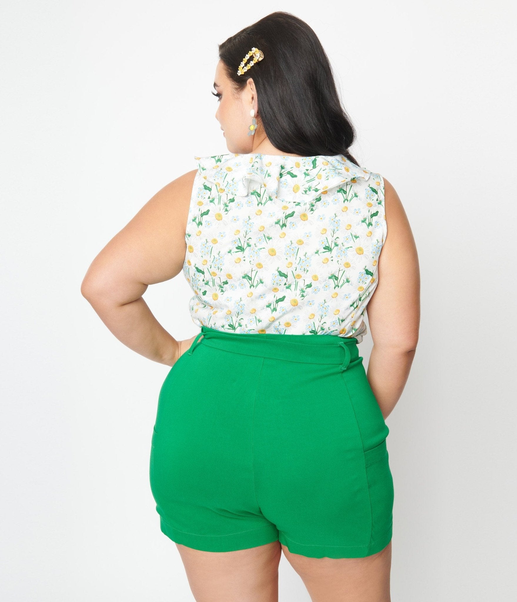 Unique Vintage Plus Size White Daisy Print Sleeveless Blouse