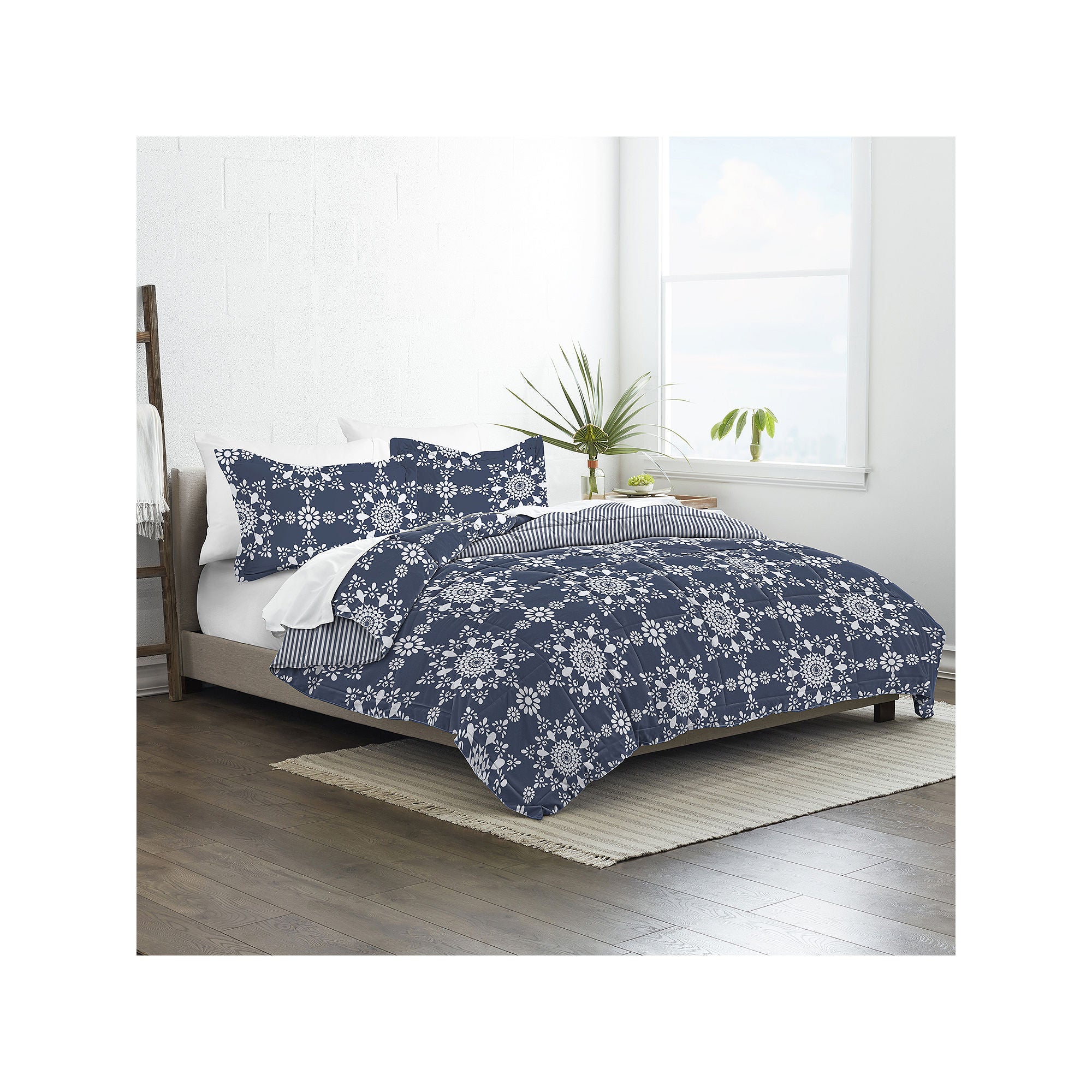 Casual Comfort Daisy Medallion Reversible Down-Alternative Comforter - NAVY ONE SIZE