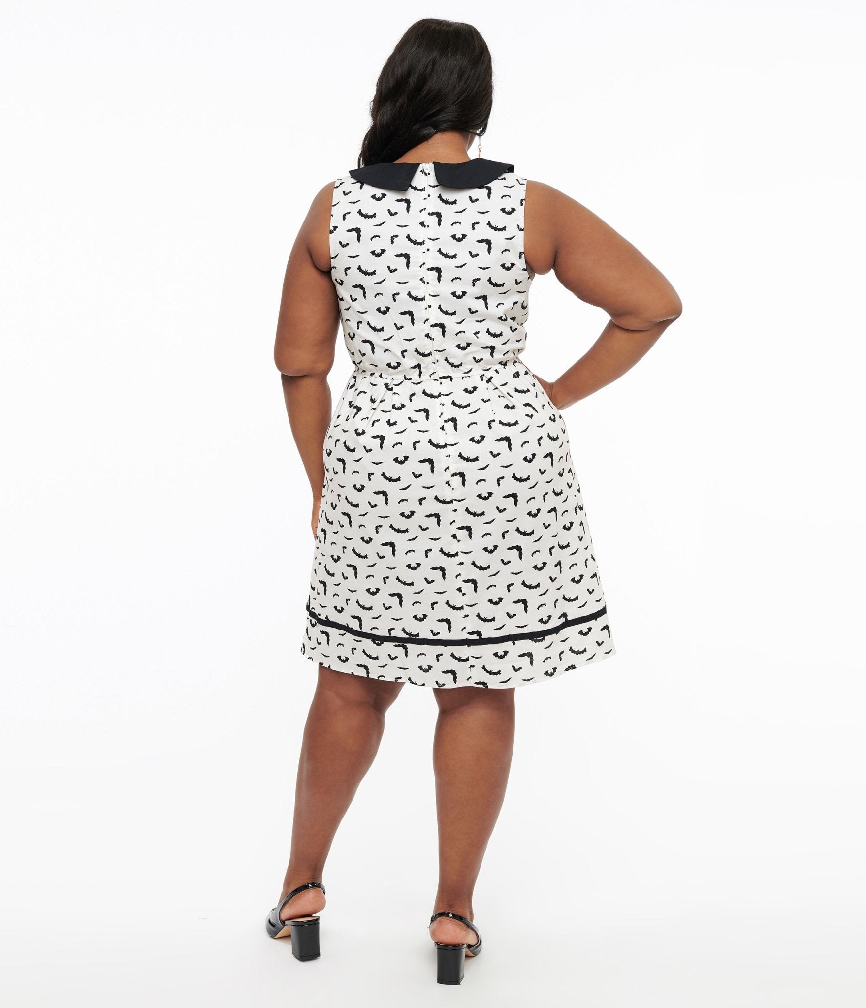 Retrolicious 1950s Plus Size White & Black Bat Print Collared Fit & Flare Dress