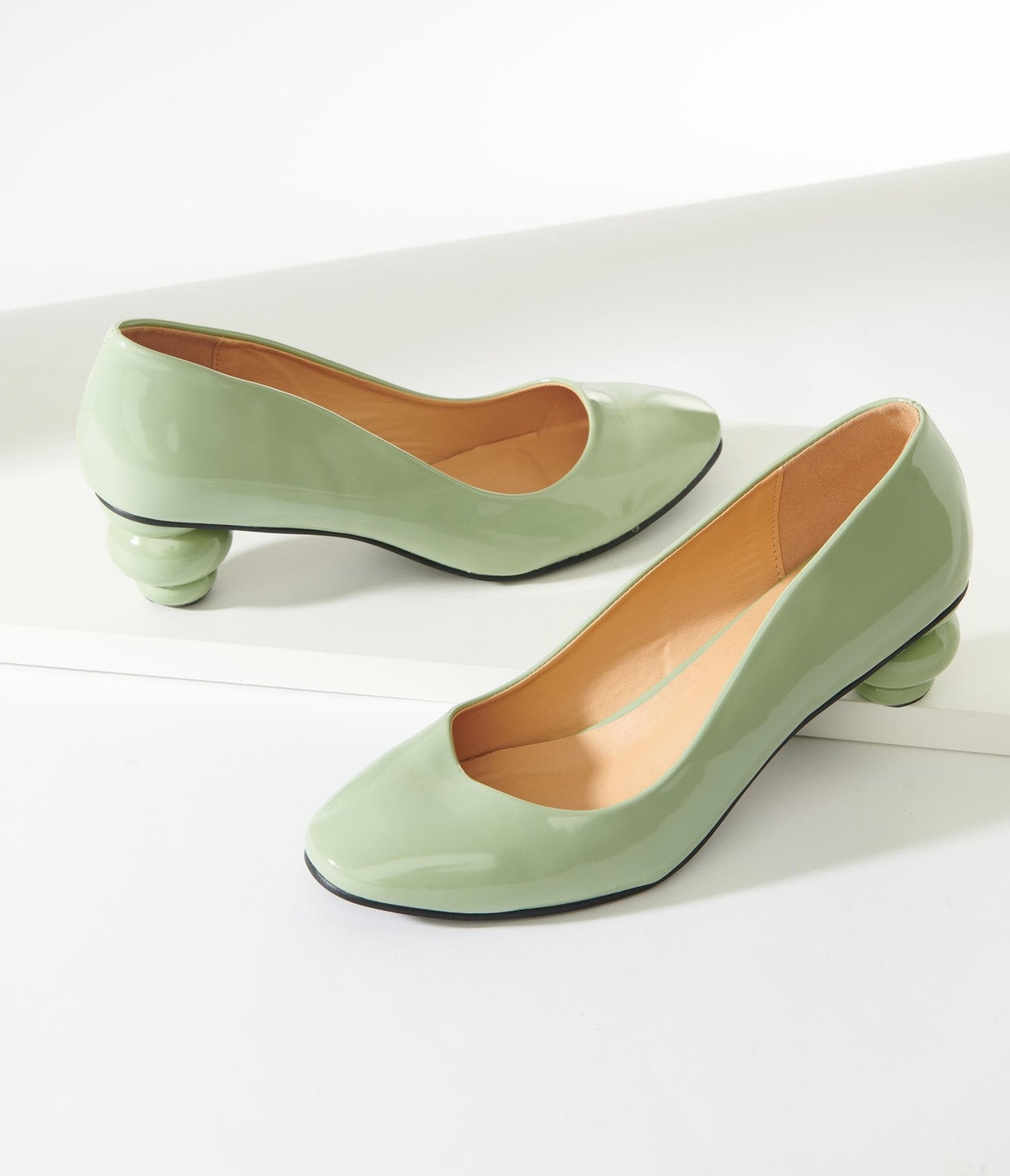 Unique Vintage Green Patent Leatherette Ball Heel Pumps