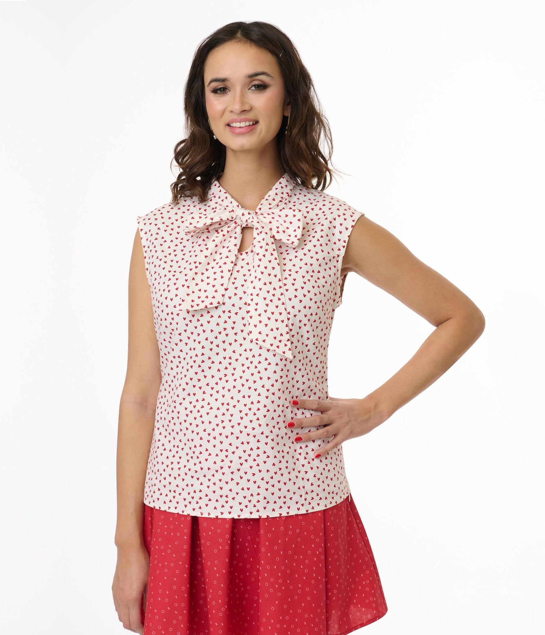 Retrolicious 1950s White & Red Heart Cotton Bow Top