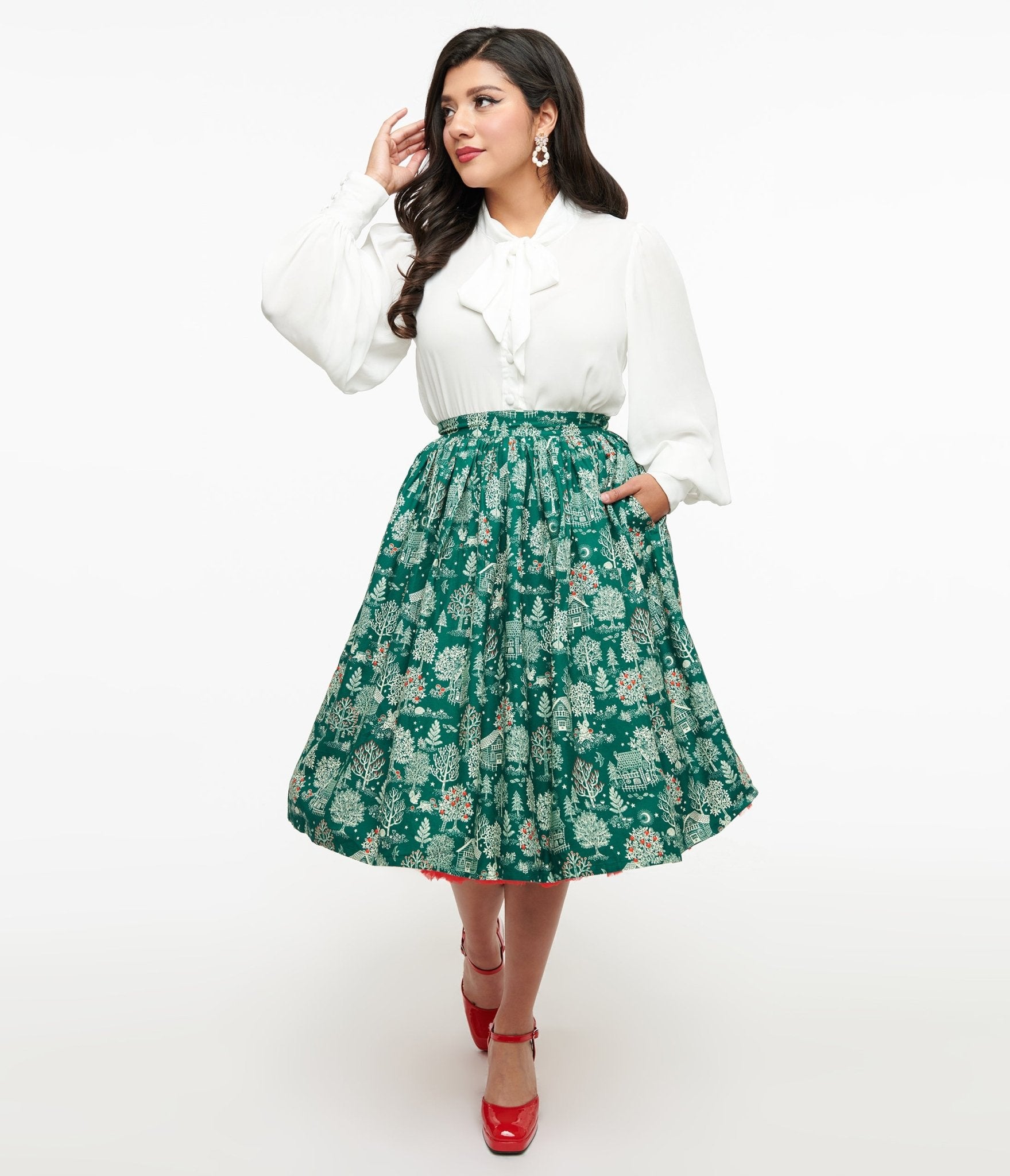 Unique Vintage 1950s Green Winter Print Gellar Swing Skirt