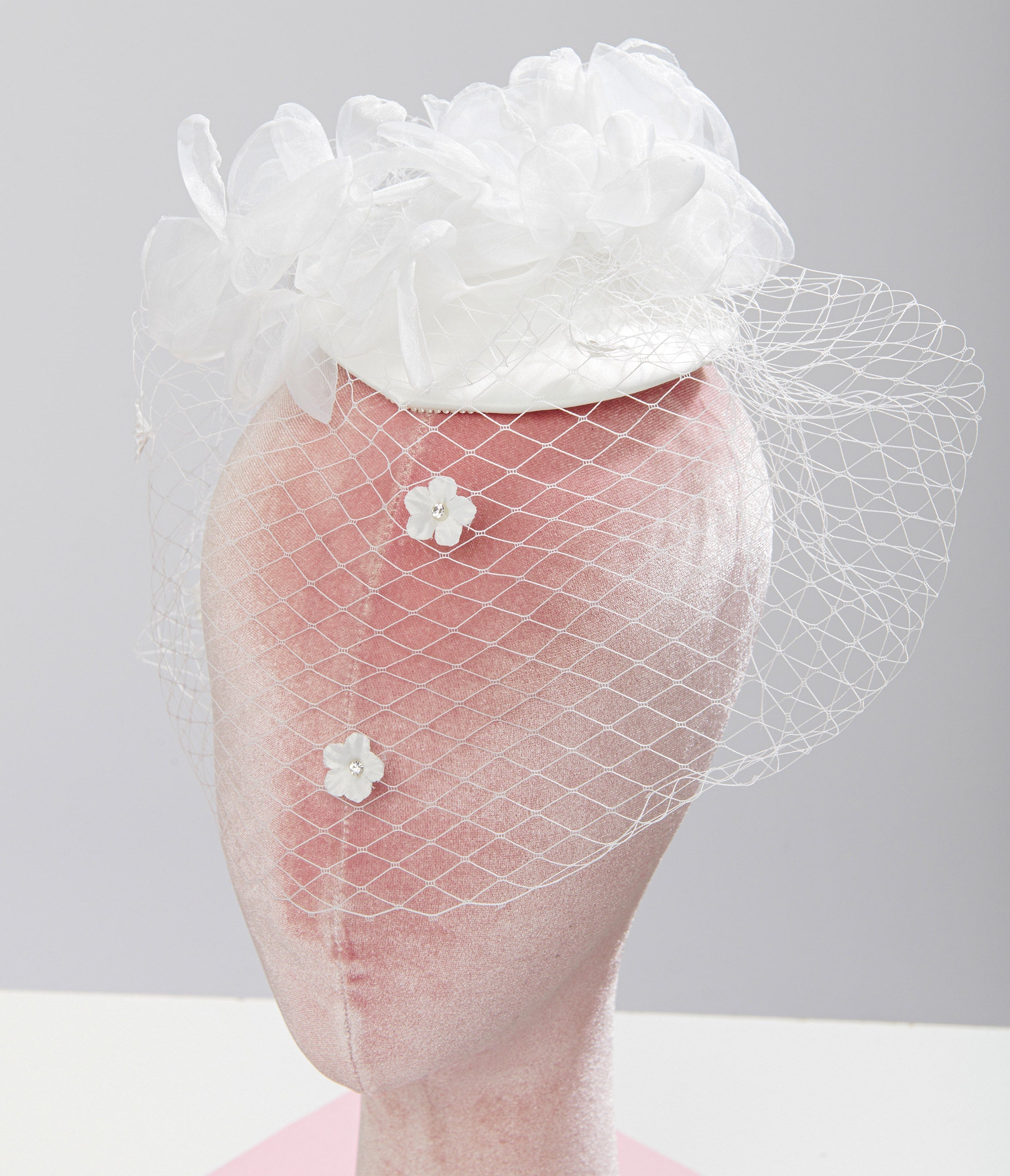 1920s White Floral & Mesh Veil Fascinator