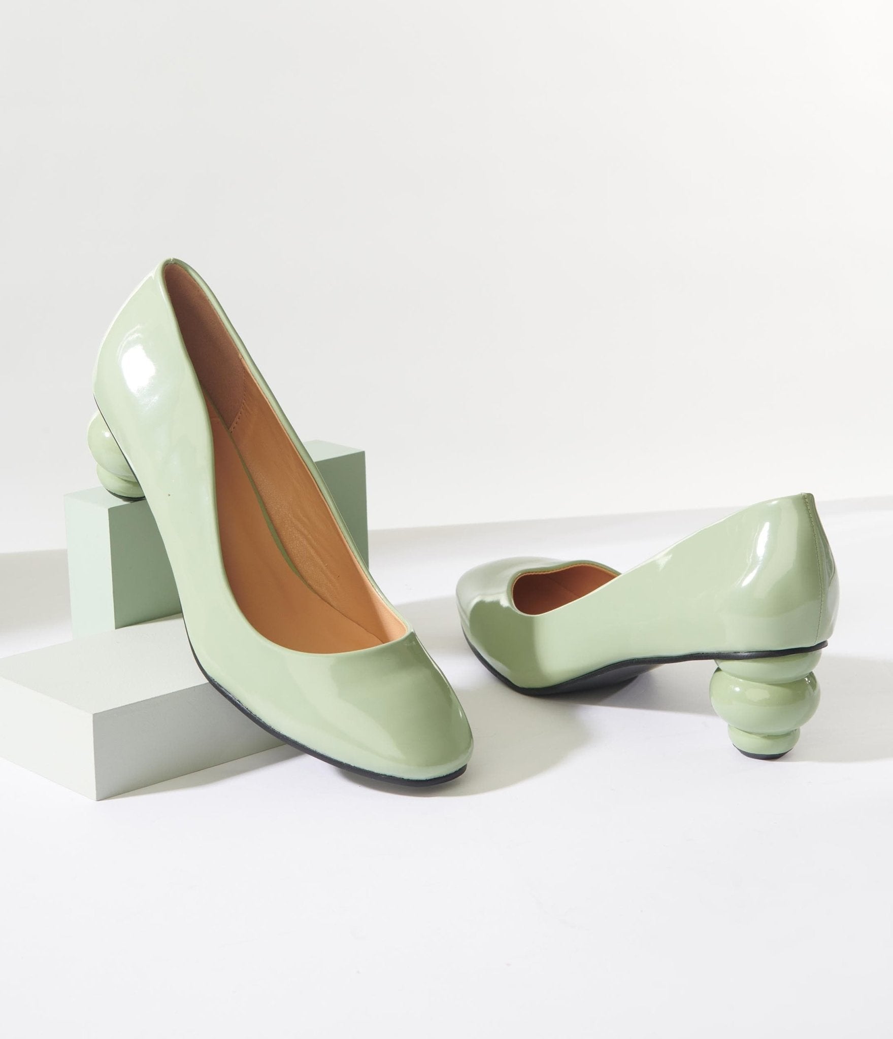 Unique Vintage Green Patent Leatherette Ball Heel Pumps