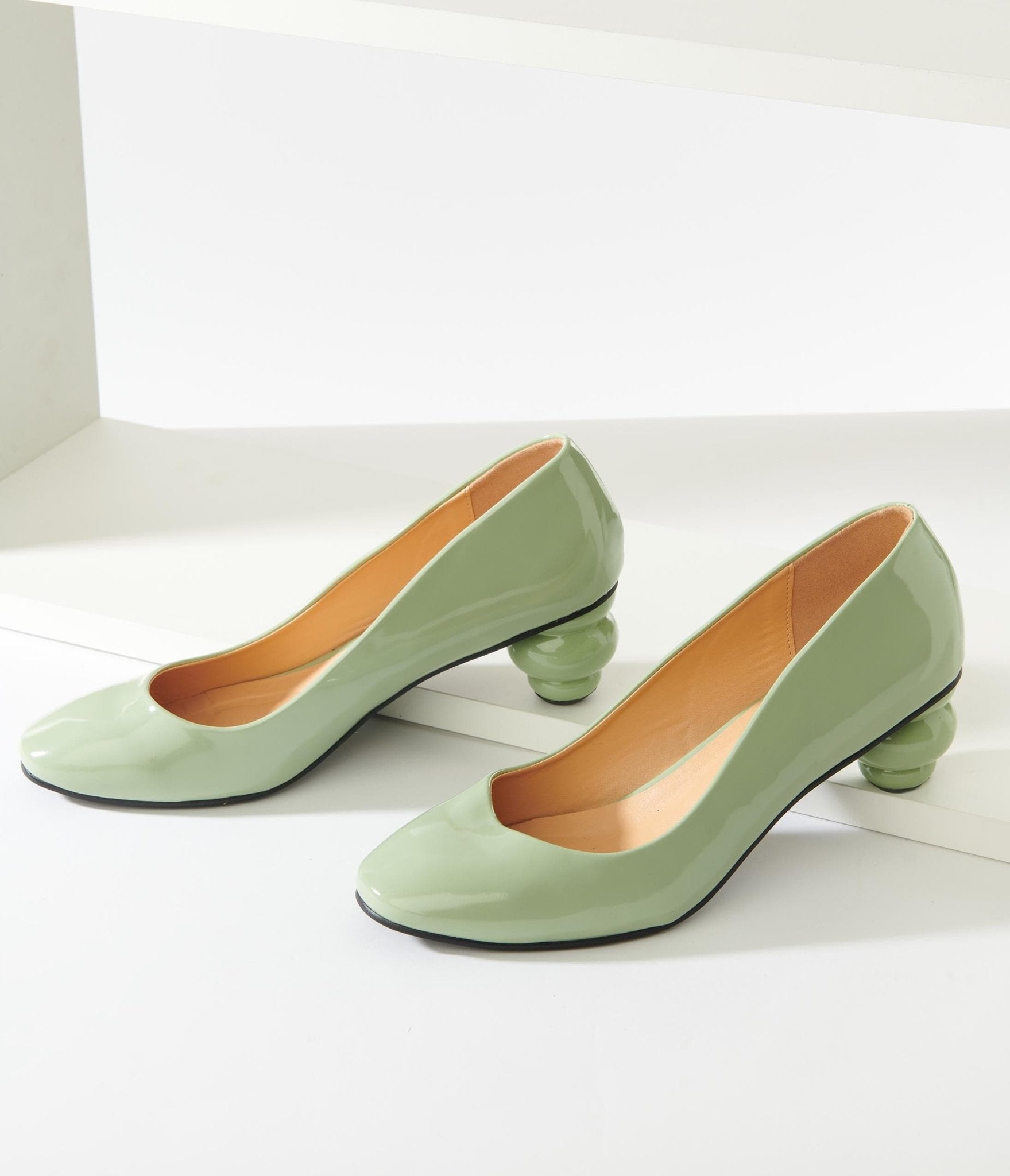 Unique Vintage Green Patent Leatherette Ball Heel Pumps