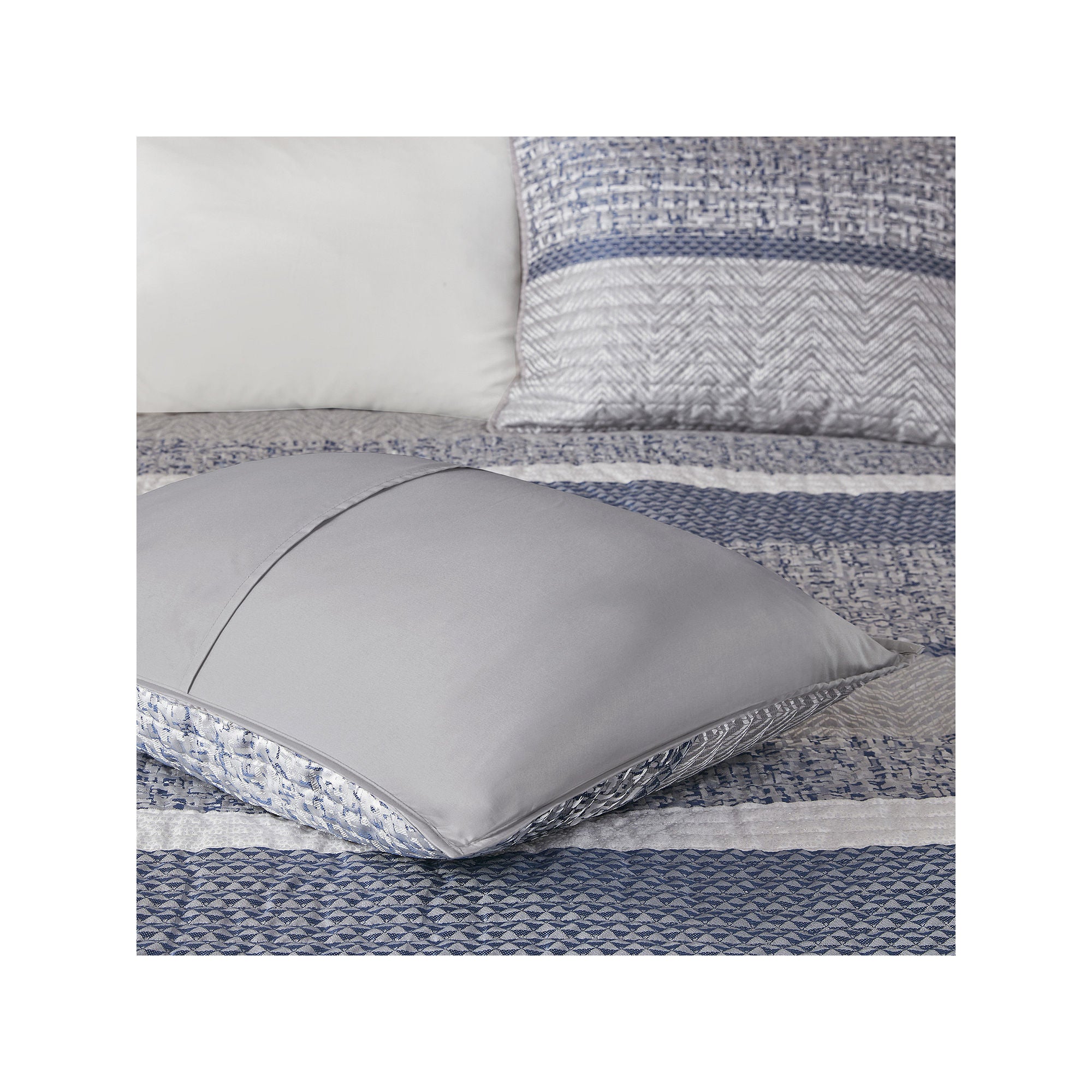 Madison Park Melody 6-Pc Reversible Jacquard Quilt Set With Throw Pillows Blue - Full-Queen