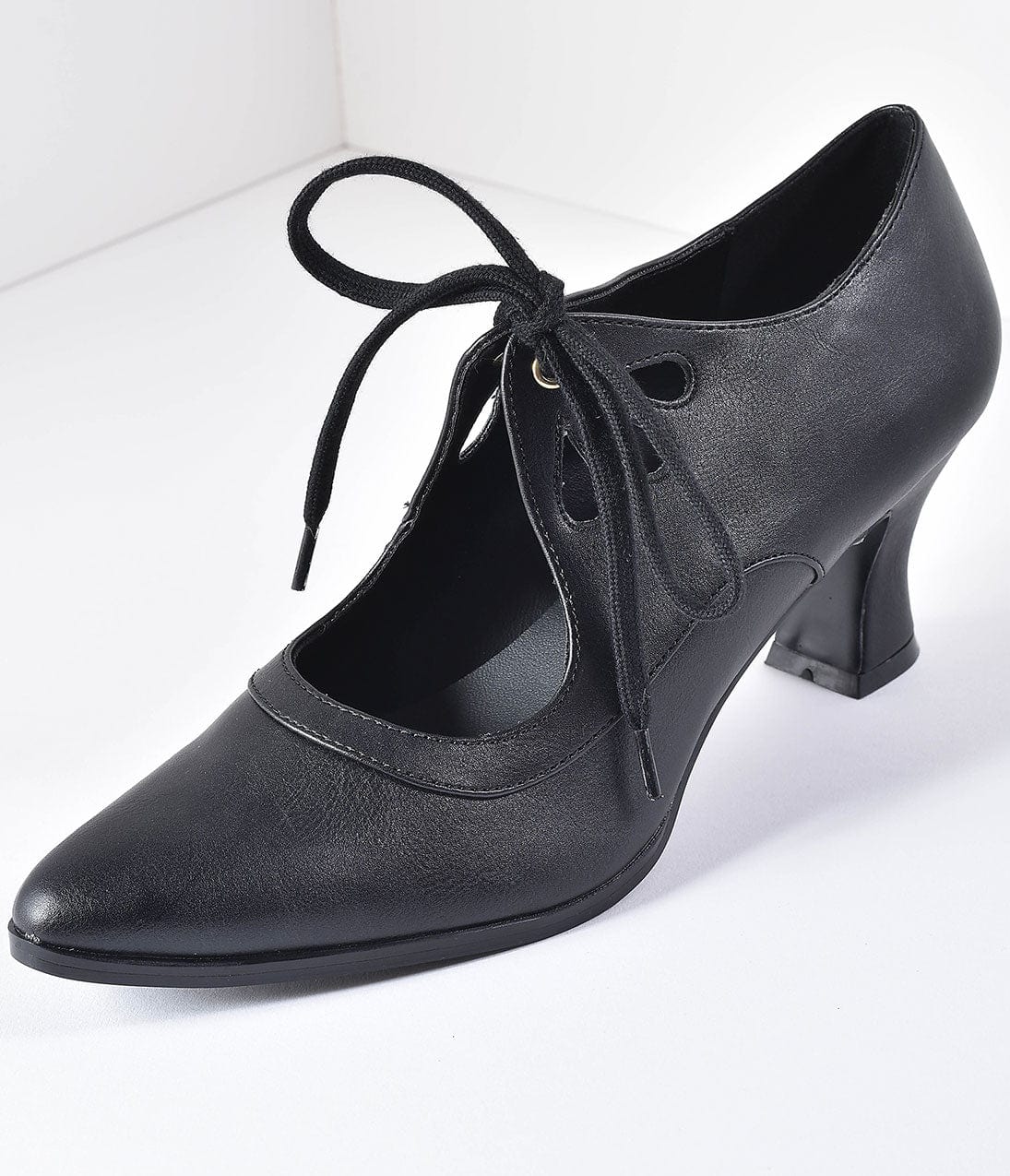 Vintage Style Black Leatherette Bow Tie Pointed Toe Heels