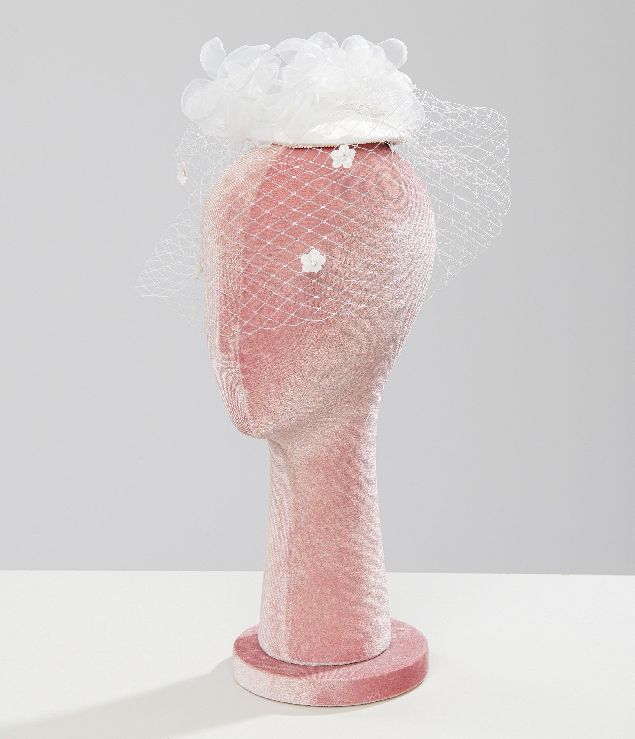 1920s White Floral & Mesh Veil Fascinator