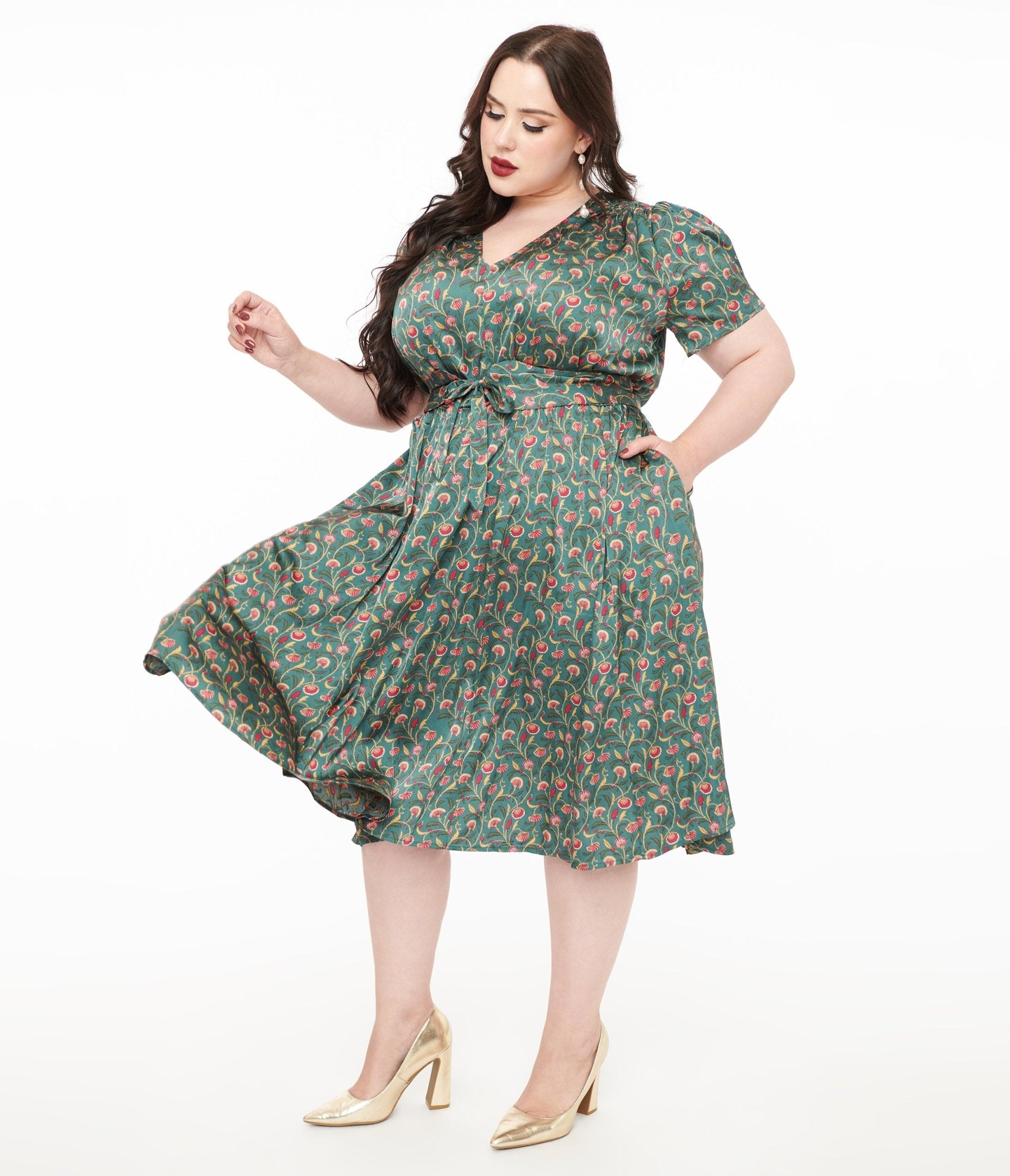 Unique Vintage Plus Size 1940s Green & Red Fan Print Swing Dress