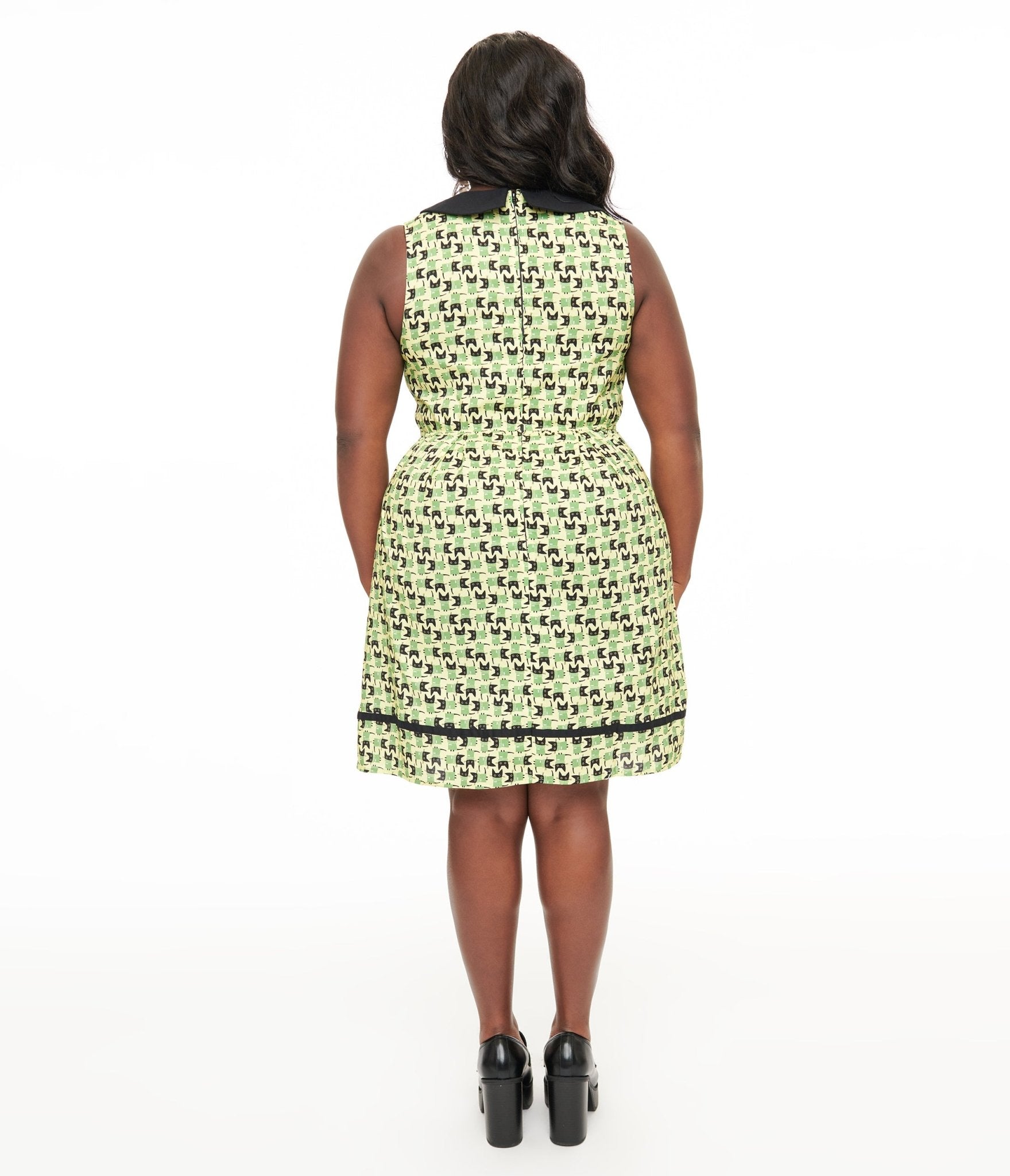 Retrolicious Plus Size 1950s Green & Black Mod Cat Print Collared Fit & Flare Dress