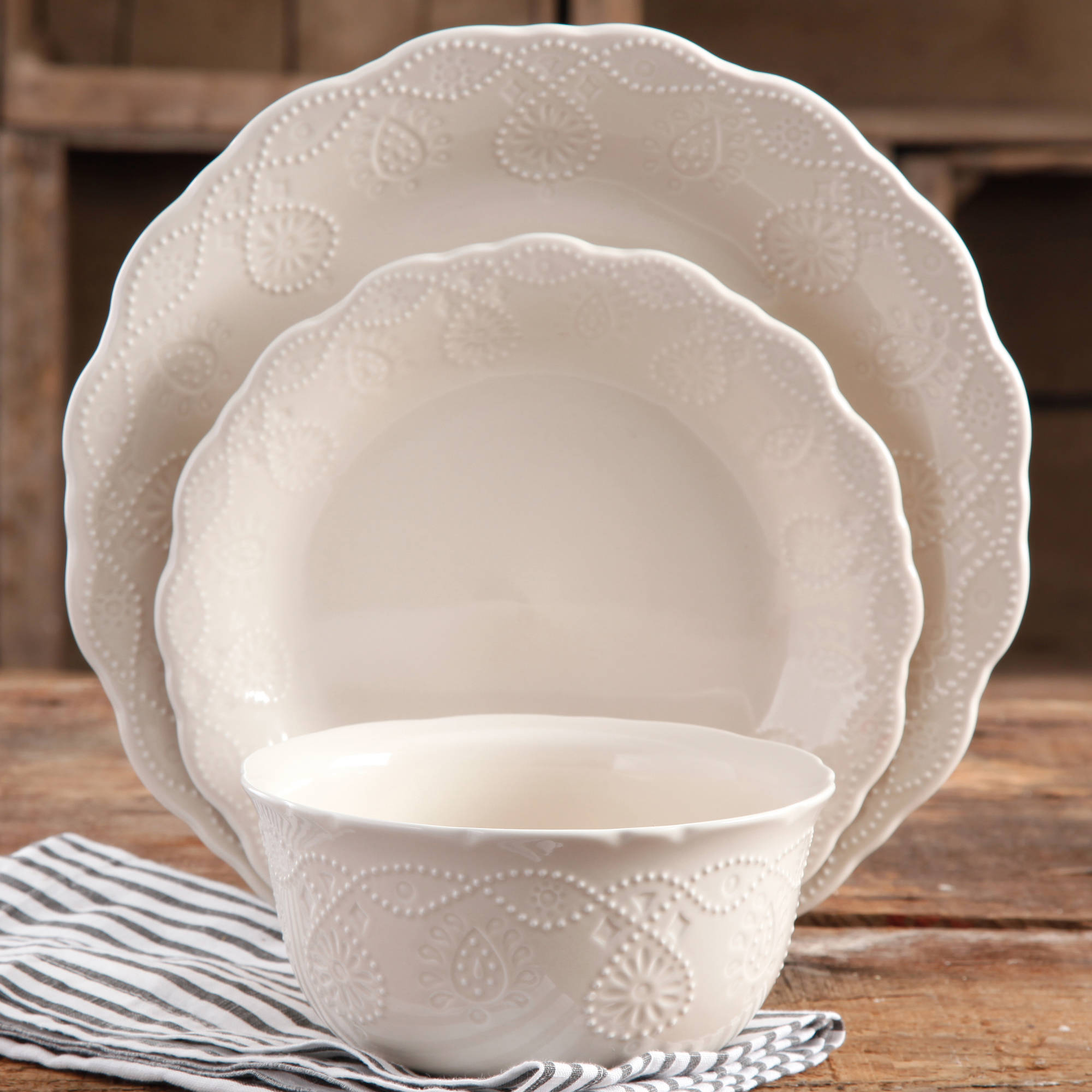 The Pioneer Woman 82782.12R Cowgirl Lace Dinnerware Set, 12 Pcs White