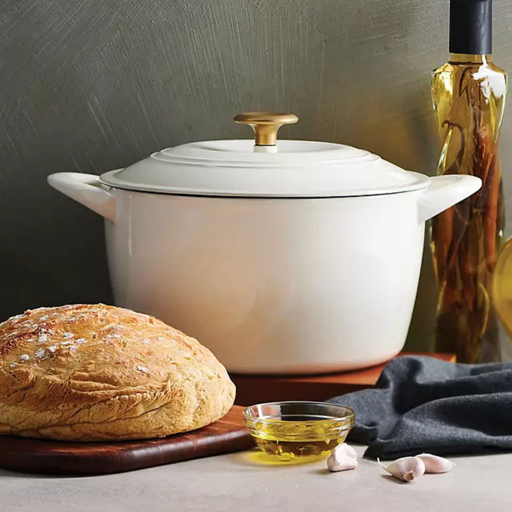 Tramontina 80131/357DS Enameled Cast Iron 7-Quart Covered Round Dutch Oven, Latte/ Gold Knob