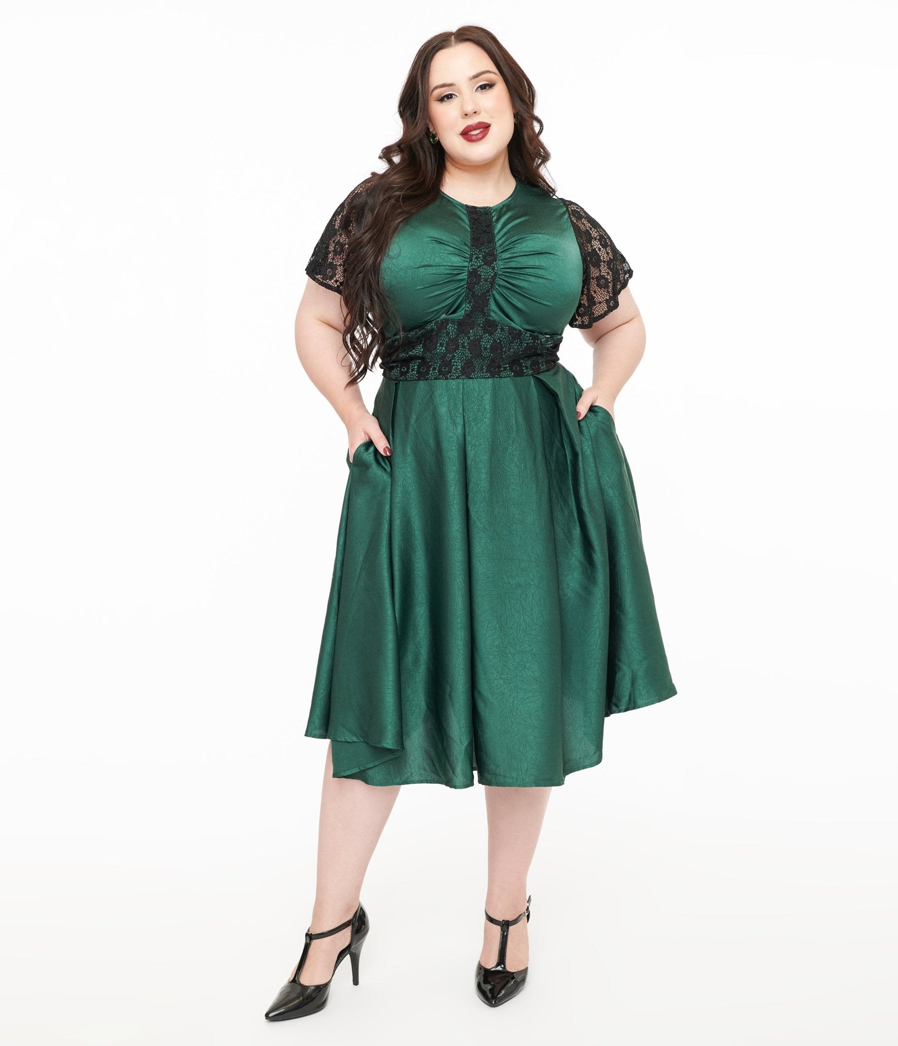 Unique Vintage Plus Size 1940s Emerald Green & Black Lace Swing Dress