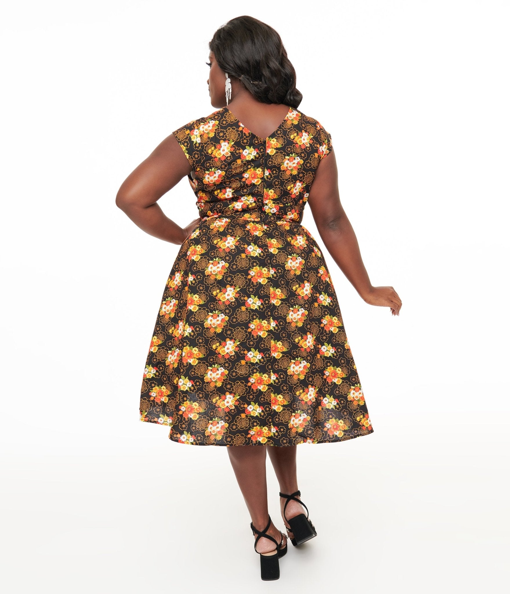 Retrolicious Plus Size 1950s Brown Floral Cotton Greta Swing Dress