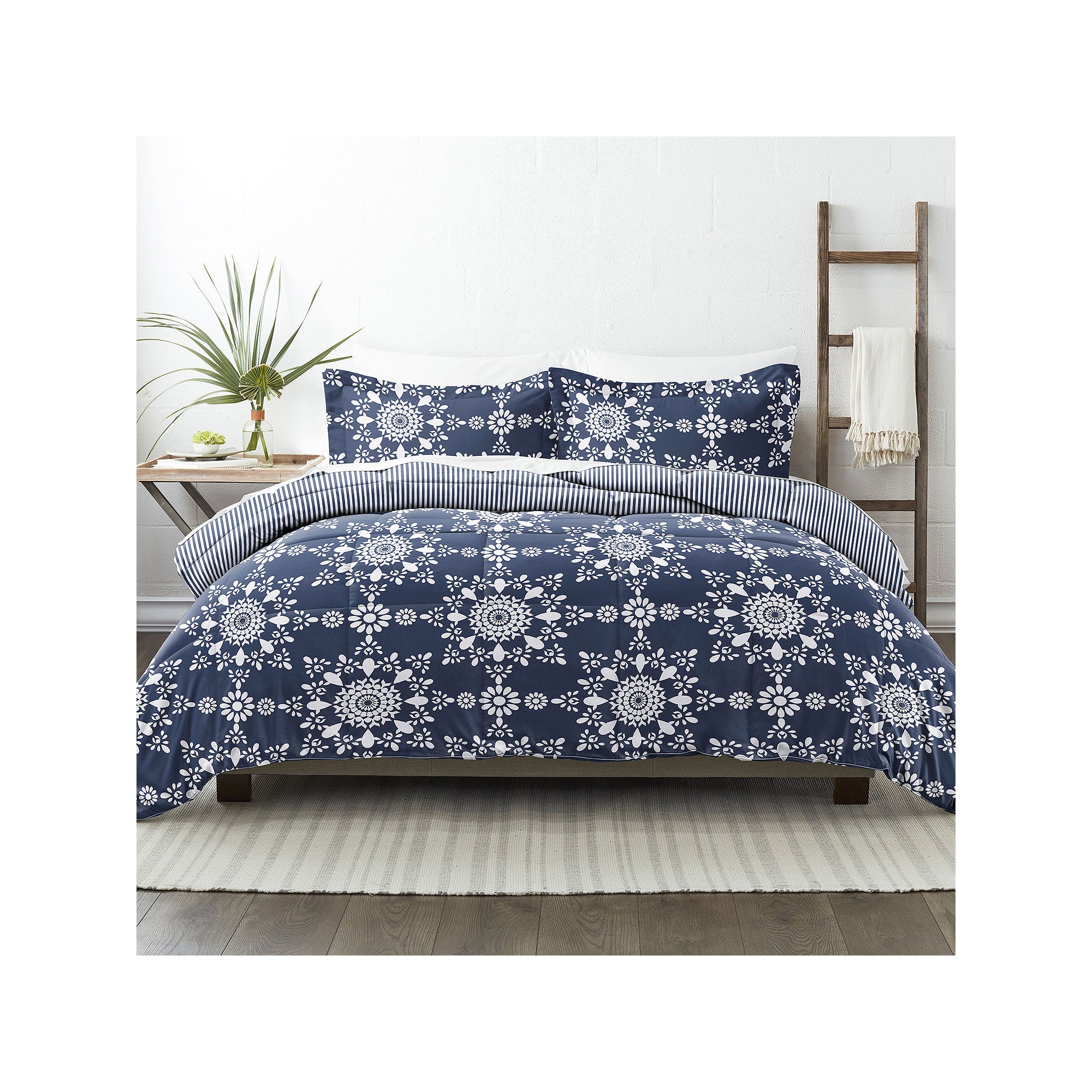 Casual Comfort Daisy Medallion Reversible Down-Alternative Comforter - NAVY ONE SIZE