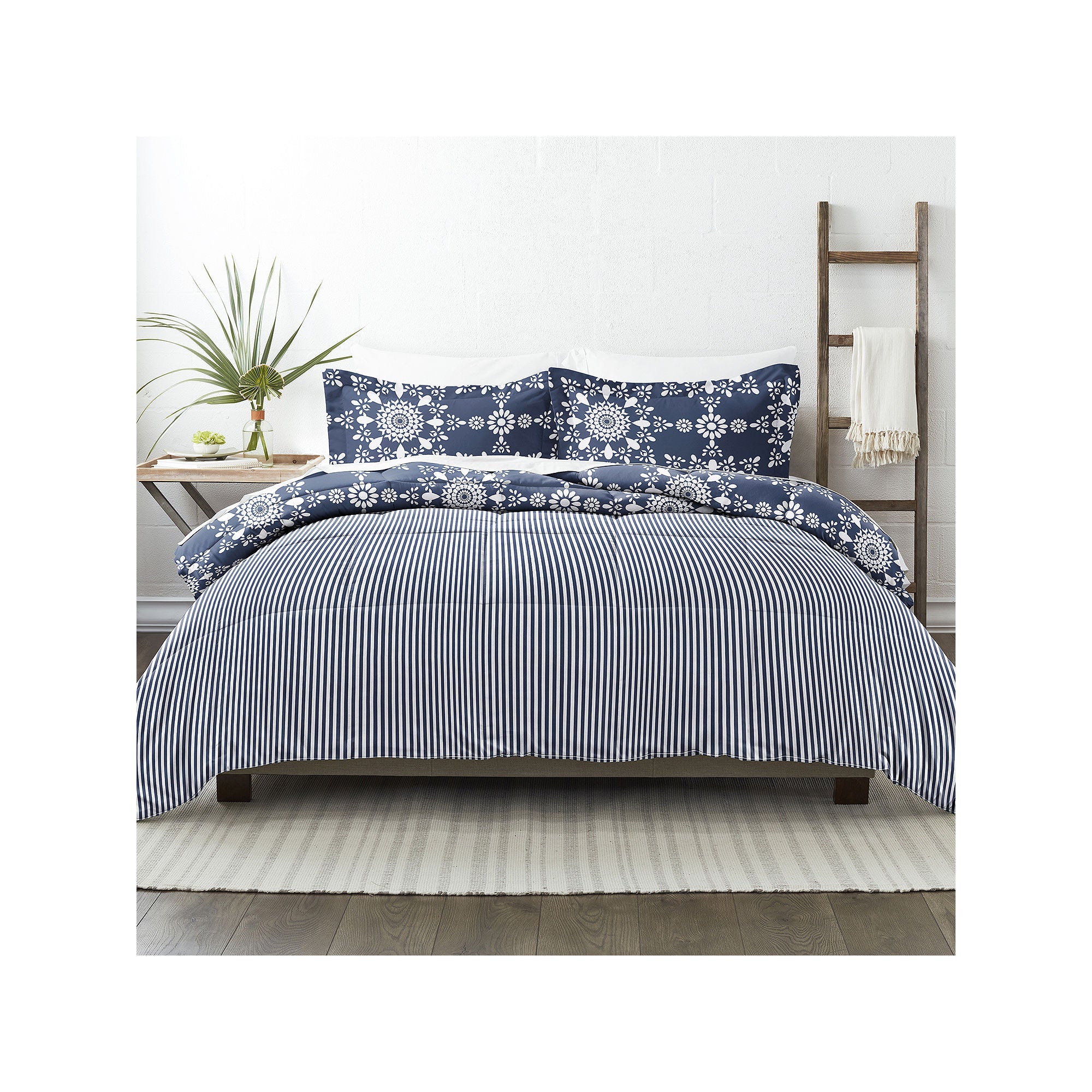 Casual Comfort Daisy Medallion Reversible Down-Alternative Comforter - NAVY ONE SIZE