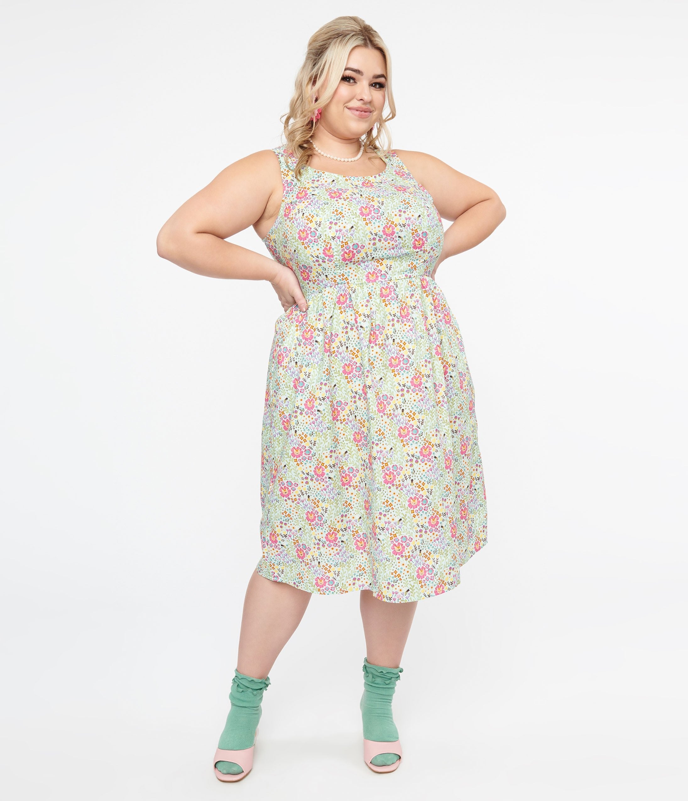 Retrolicious Plus Size 1950s Green Floral Cat Print Fit & Flare Dress